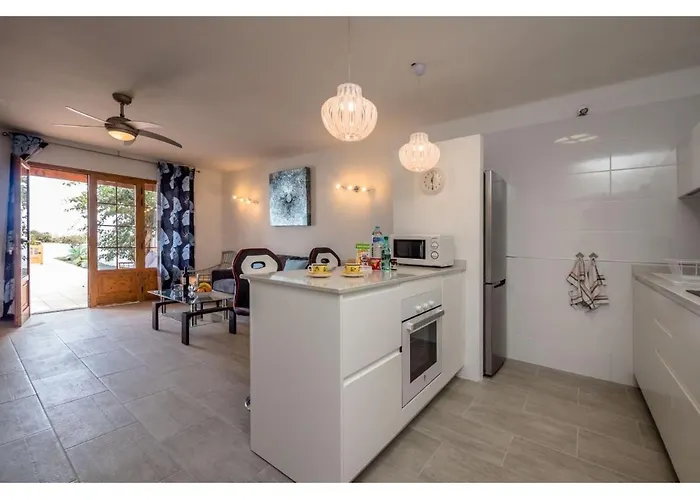 Puerto Chico Y بلايا بلانكا